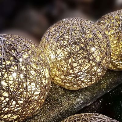 20 cm-es karácsonyi gömb 30 LED-del, elemes